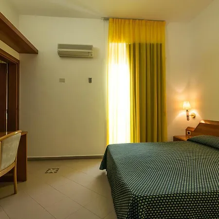 Hotel Sole San Menaio